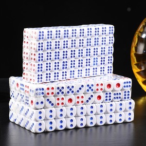 Vente en gros de dés carrés en plastique, perles numérotées pour DND et jeux de société avec logo personnalisé - Product Image 1