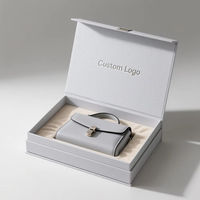 Boîte cadeau magnétique de luxe en carton avec insert en mousse pour l'emballage de portefeuilles et sacs à main pour femmes