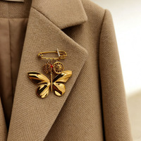 Nuevos Broches de Diseño Coreano Delicados y Lujosos, Elegantes Colgantes de Mariposa y Flor, Broches de Moda para Damas, Venta al Por Mayor