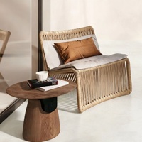 Ensemble trois pièces moderne et minimaliste en rotin pour extérieur, avec structure en alliage d'aluminium, canapés et fauteuils en corde tressée amovibles et remplaçables pour vérandas