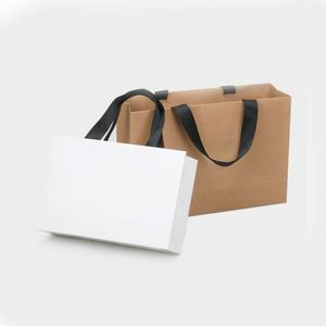 Bolsa de Compras de Papel Kraft de Lujo Biodegradable Personalizada con Asa de Cinta Estilo Cartera y Serigrafía - Product Image 4