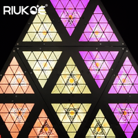 Nouvelle conception 2021 LED 16*30W RGB Triangle rétro Affichage numérique Décoration de scène Effet lumineux DJ
