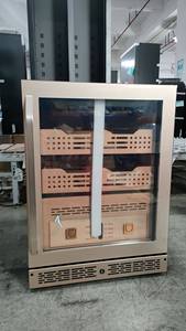 Humidor de Cigarros de Acero Inoxidable con Marco Dorado, Control de Temperatura y Humedad, Capacidad para 500 Cigarros - Product Image 4