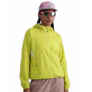 Chaqueta Ligera Impermeable con Capucha y Protección Solar 2026, Nueva Tejido de Hilo Crudo con Bloqueo UV para Senderismo y Deportes al Aire Libre - Product Image 1