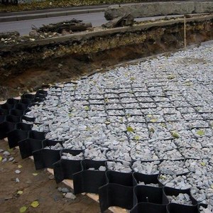Stabilisateur de géocellules en matériau routier durable pour la protection des talus de rivière, des diques et la stabilisation des sols - Product Image 5
