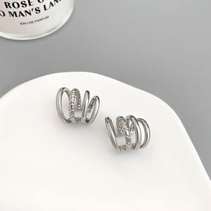 Pendientes <span class=keywords><strong>de</strong></span> clip <span class=keywords><strong>de</strong></span> oreja sin perforación Pendientes <span class=keywords><strong>de</strong></span> envoltura <span class=keywords><strong>de</strong></span> oreja chapados en oro <span class=keywords><strong>de</strong></span> 18 quilates Envío rápido Pendientes <span class=keywords><strong>de</strong></span> oreja <span class=keywords><strong>de</strong></span> moda para mujer - Product Image 2