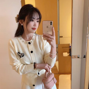 2024 Mùa Thu Mới Đến Crew Cổ Dài Tay Áo Cardigan Duy Nhất Ngực Beading Bow Phụ Nữ Áo Len Áo - Product Image 4