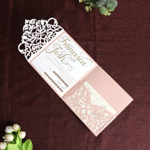 Vente en gros de carte d'<span class=keywords><strong>invitation</strong></span> rose clair découpée au laser personnalisée avec texte en feuille d'or et enveloppe pour <span class=keywords><strong>invitation</strong></span> de mariage/fête d'<span class=keywords><strong>anniversaire</strong></span> - Product Image 2