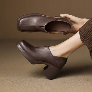 Botas de media pantorrilla ajustadas, modernas y versátiles para mujer, para otoño e invierno, con tacones gruesos. - Product Image 3