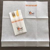 Serviettes jetables blanches en gros une couche de serviettes imprimées Airlaid serviettes de table fortement absorbantes et dégradables dans l'environnement