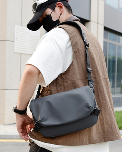 Vente en gros de sac à bandoulière de loisir imperméable à l'eau pour hommes - Product Image 5