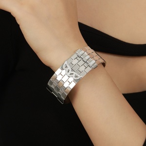 Bracelet jonc épais tendance en acier inoxydable plaqué or 18 carats et zircon, étanche, pour femme, idéal pour les soirées - Product Image 2