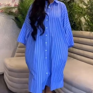 เดรสลำลองลายทางประดับเพชรพลอยสำหรับผู้หญิงไซส์ใหญ่ สไตล์หลวมๆ ผ่าข้าง แฟชั่นขายดีประจำฤดูร้อน - Product Image 1