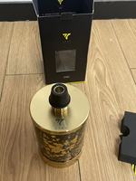 Mini Chicha Électrique Portable en Acier Inoxydable Vyro V2 – Modèle Tasse de Voyage Doré avec HMD