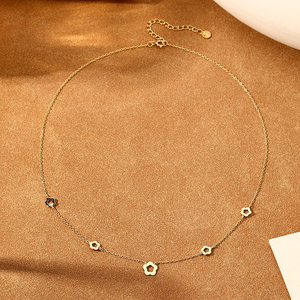 Collar de Plata de Ley 925 con Baño de Oro de 18K y Dije de Flor Calada para Mujer, Regalos Modernos para Fiestas - Product Image 3