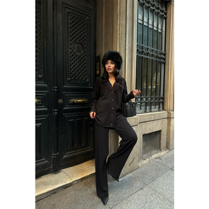 Ensemble cardigan et pantalon en tricot noir pour femmes, longueur au-dessus du genou, style décontracté, ensemble deux pièces avec décoration logo - Product Image 2