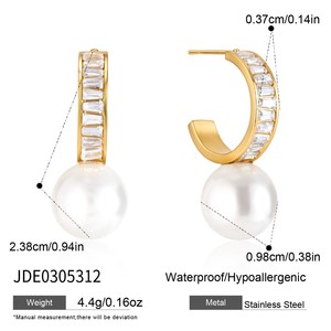 Elegantes Pendientes de Acero Inoxidable Chapados en Oro de 18K con Circonitas y Perlas de Cristal - Pendientes de Lujo de Alta Gama para Mujer - Product Image 4