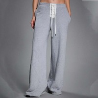Pantalon de survêtement décontracté pour femme avec logo OEM, taille élastique avant, jambes larges, poches latérales, coupe décontractée, doux, respirant et extensible pour le quotidien