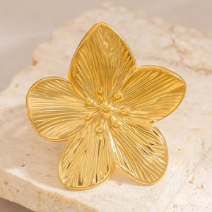 Conjunto de anillos de acero inoxidable con forma de flor para mujer, joyería de regalo con pulseras en tono dorado y plateado. - Product Image 2