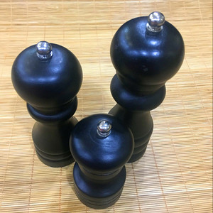 Wholesale Custom Eco Friendly Black Manual Grinder Natural Rubber Wood Salt and Pepper Grinder Mill - Product Image 3