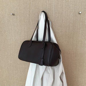 Bolso Boston Minimalista de Moda, Bolso de Hombro Versátil de Piel Sintética PU de Primera Calidad para Mujer - Product Image 3