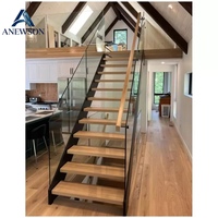 Escalier flottant moderne en acier et bois avec garde-corps en verre - Assemblage DIY, escaliers modulaires durables et écologiques pour appartement