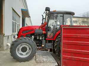 Tracteur à roues LUTONG Agricultural Machinery LTD1604 160 CV 4RM avec moteur YTO, boîte <span class=keywords><strong>de</strong></span> vitesses et <span class=keywords><strong>pompe</strong></span> pour usage agricole - Product Image 6