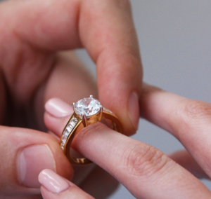 Bijoux de Provence 2.01ct F VS2 Bague en diamant cultivé en laboratoire Jaune 18K Vraiment Bague de fiançailles en or Bijoux de luxe Reine Victoria - Product Image 4