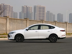 Disponibile a Dubai: Nuova BYD Qin PLUS DM 2025 - Modello DM-i di punta con guida intelligente, auto ibrida plug-in a nuova energia, autonomia 1600 km - Product Image 3