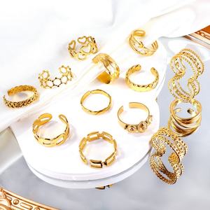 Anillos de Dedo de Acero Inoxidable con Diseño Hueco, Chapados en Oro de 18K, Resistentes al Agua, para Mujer, Venta al Por Mayor - Product Image 4