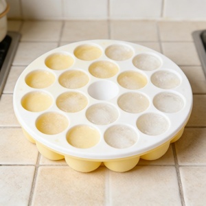 Moule à glaçons hexagonal en silicone alimentaire écologique et portable, 37 cavités, plateau de congélation en nid d'abeille avec couvercle - Product Image 3