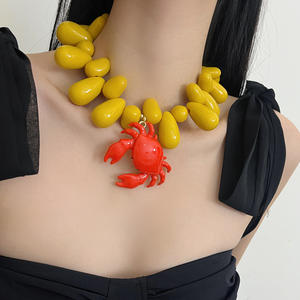 مجوهرات عصرية من Kaimei ، قلادة بوهيمية كبيرة من الراتنج للشاطئ ، قلادات راتنج شفافة مطلية باللون الأحمر - Product Image 5