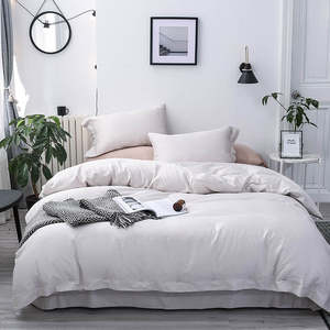 Оптовый комплект постельного белья класса люкс из 100% хлопка (60S): простыня на резинке, наволочки и пододеяльник, однотонные серые и белые - Product Image 1