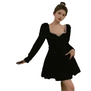 Falda de terciopelo retro con cuello cuadrado negro de gran tamaño, falda de princesa fugitiva para el descanso del té francés, 200 libras se pueden usar como Casu para mujer