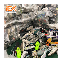Chaussures d'occasion, baskets usagées, chaussures de seconde main pour femmes et enfants