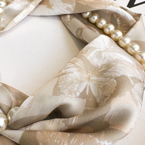 Pañuelo largo de poliéster con estampado floral y hebilla magnética, con perlas, para mujer, para protección del cuello, tipo pañuelo de cuello. - Product Image 3