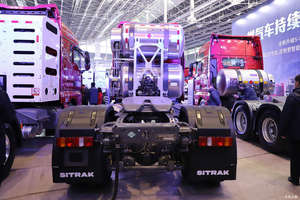 Camión Tractor Sinotruk SITRAK G7H 530HP 4x2 LNG con Transmisión Automática, Transporte Pesado Ecológico - Product Image 5