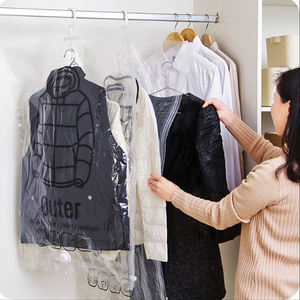 Organizador Colgante para Armario, Plegable y Ahorrador de Espacio, Sellado de Plástico Transparente para Almacenamiento de Ropa y Compresión de Armarios - Product Image 4