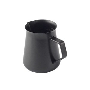 Jarra Minimalista de Metal Negro para Espumar Leche, 800 ml, Accesorio Duradero para Café y Té - Product Image 4