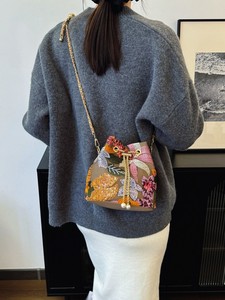 Borsa a secchiello da donna con paillettes, nuova collezione, con ricamo a rete a contrasto, alla moda, elegante, a tracolla singola con catena - Product Image 3