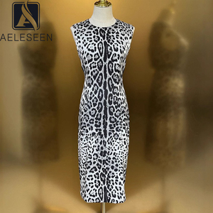 AELESEEN 100% soie été robe mi-longue femmes sicilienne sans manches mince imprimé léopard crayon Vintage gilet robe femme - Product Image 1