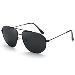 Gafas de Sol Aviador Unisex, Montura Metálica Negra, Lentes Polarizadas UV400 TAC Tipo 3, Gafas para Conducir y Pescar - Product Image 1