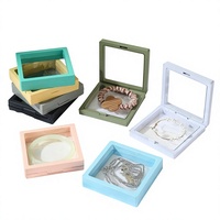 Boîte d'emballage carrée pour bracelet en cristal avec film PE transparent et design flottant pour le rangement de bijoux de collection
