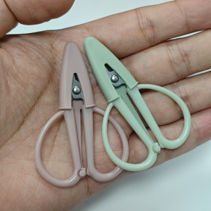 Nouvelles mini-ciseaux colorés multifonctionnels avec housse en silicone, petits ciseaux à broder, mini-ciseaux de voyage - Product Image 3