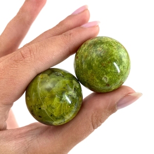 Esfera de Cristal de Ópalo Verde Natural Hecha a Mano para Decoración del Hogar y Regalos para Diseño de Interiores - Product Image 4