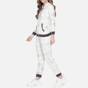 Customized Logo and Size Breathable Women Tracksuit In Solid Color Fitness Training Winter Wear Women Zipper Tracksuit Set - Product Image 3