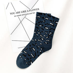 2024 chaussettes imprimées léopard mode nouvelles femmes originalité individuelle <span class=keywords><strong>tas</strong></span> <span class=keywords><strong>tas</strong></span> dans le cylindre conception vente en gros chaussettes imprimées - Product Image 4