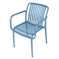 Chaises de restaurant d'extérieur en plastique empilables pour le café et les loisirs, pratiques pour la restauration en gros
