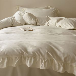 Parure de lit quatre pièces en coton lavé uni style princesse française, 60 fils, avec volants et nœuds jacquard blancs - Product Image 1
