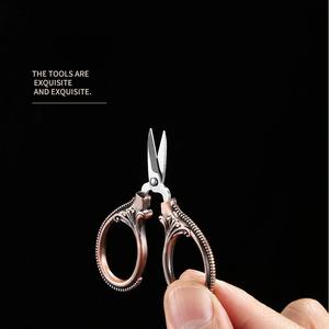 Mini Forbici in Acciaio Inox per Cucito, Semplici e Resistenti, Stile Vintage, Tascabili, Multicolore, Accessorio per Cucito - Product Image 4